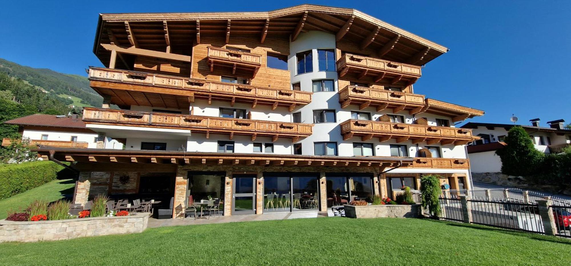Hotel Garni Romantik Fuegen Exterior photo