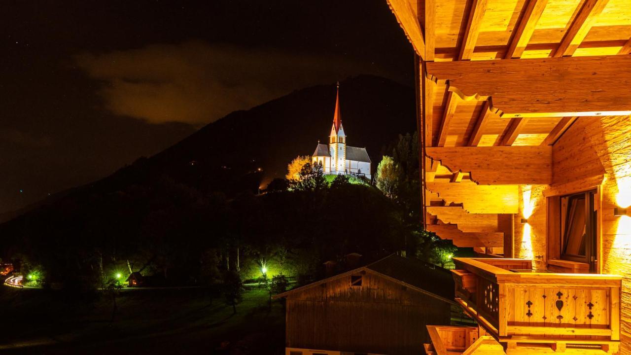Hotel Garni Romantik Fuegen Exterior photo